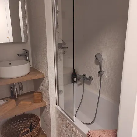 Apartment Dolce-vita 3 Etoiles, Climatise , 50m De La Et Aux Portes De Menton ,parking Gratuit *