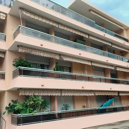 Dolce-vita 3 Etoiles, Climatise , 50m De La Et Aux Portes De Menton ,parking Gratuit